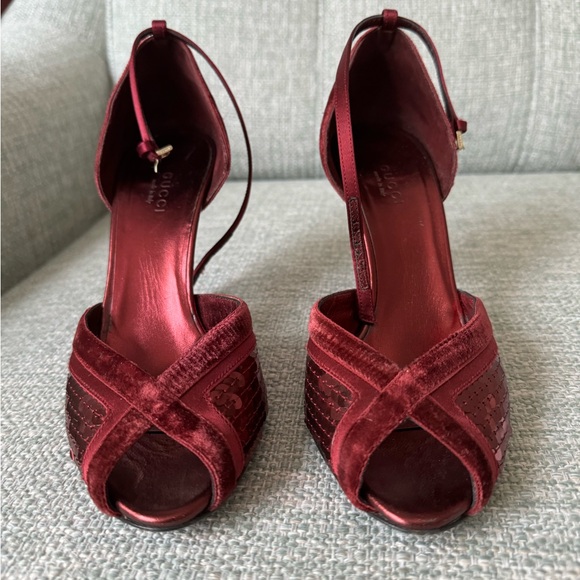 Gucci sequin, velvet and silk heeled sandals. Size 6 1/2. - Picture 2 of 11